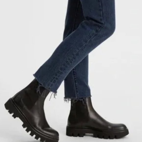 Levi's Wedgie Icon Fit Raw Hem Jeans - Picture 5 of 7